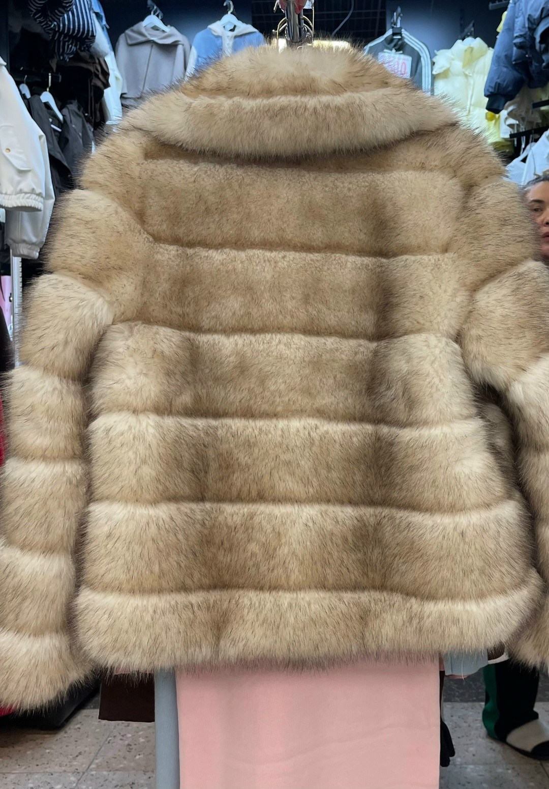 шуба из куницы,короткие шубы из куницы,шуба из соболя,женская шуба поперечка из меха куницы,короткая шуба из куницы с английским воротником