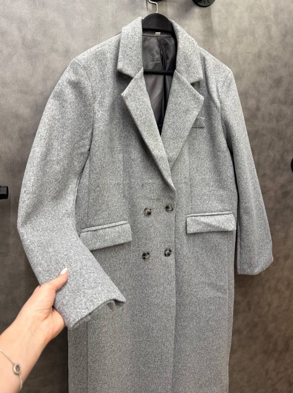 женское длинное серое пальто с лацканами,пальто оверсайз и пальто-кокон,оверсайз пальто,серые пальто,шерстяное пальто