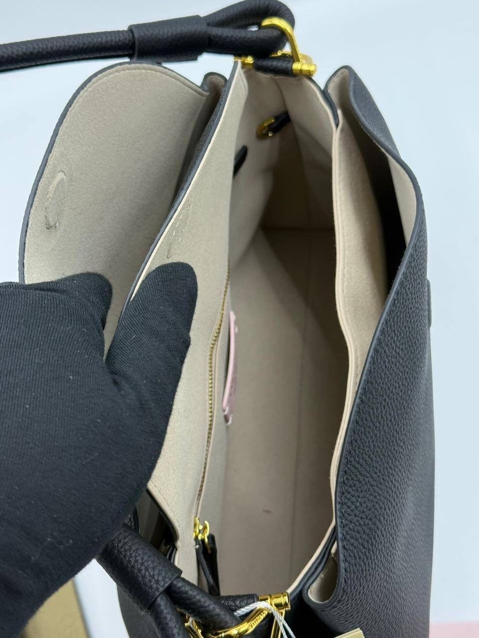 coccinelle сумка,сумка женская coccinelle e5 mrf 52 01 01 светло-серая,сумка женская coccinelle,женская сумка,сумка