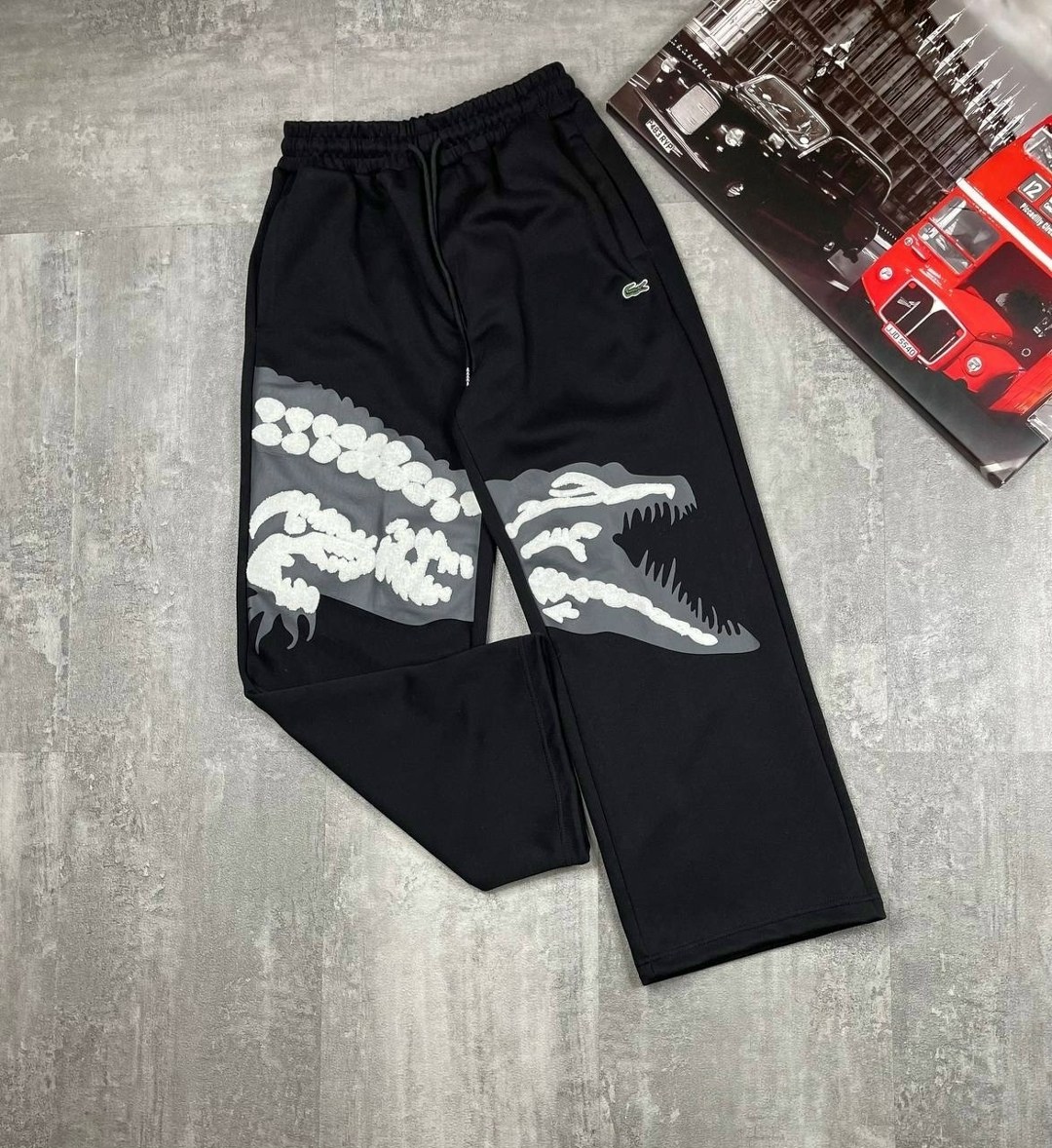 джинсы lacoste с крокодилом широкие,спортивные штаны,спортивные брюки,спортивные штаны мужские,бом прикс мужские спортивные брюки