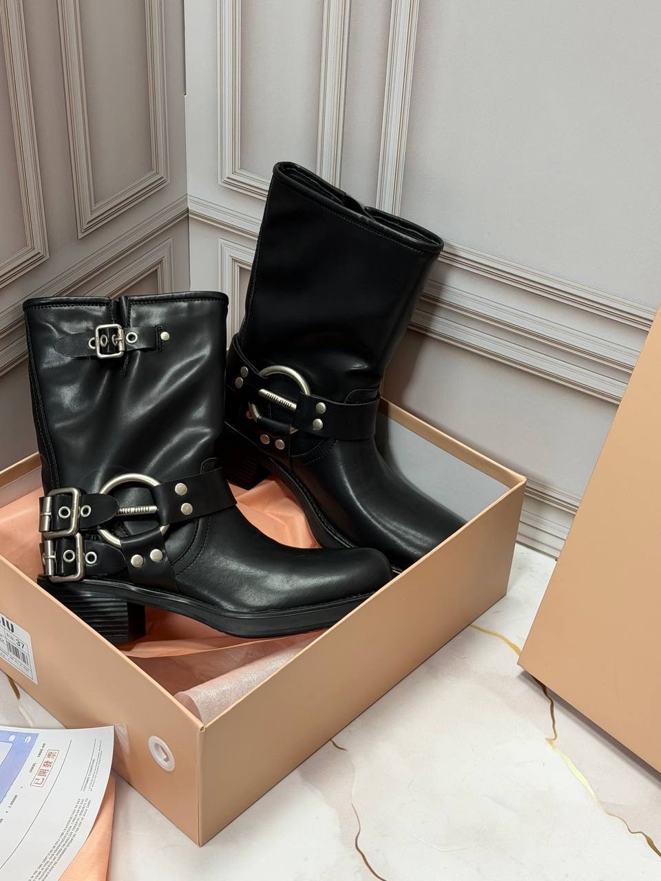 ,женские сапоги,сапоги miu miu,сапоги модные,короткие сапоги