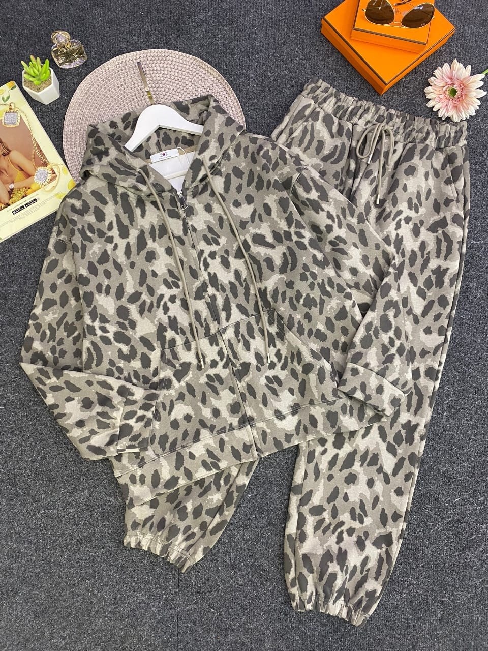 костюм женский,леопардовые костюмы,костюм спорт,костюм детский,костюм на флисе