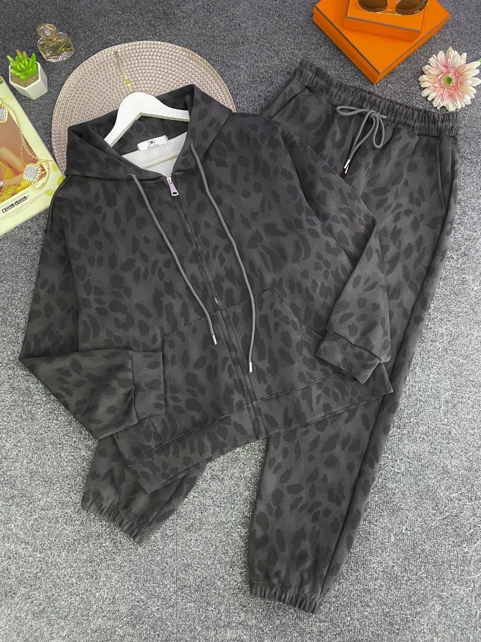 костюм женский,леопардовые костюмы,костюм спорт,костюм детский,костюм на флисе