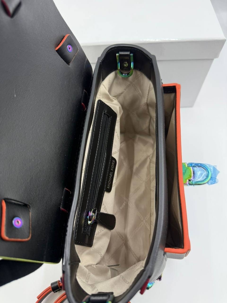 сумка,кожаная сумка-портфель michael kors manhattan средней контрастной отделки,сумка michael kors manhattan,женская сумка michael kors manhattan,сумка michael kors