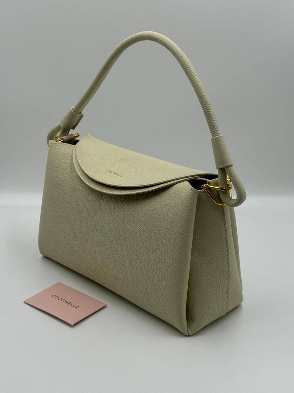 coccinelle сумка,сумка женская coccinelle e5 mrf 52 01 01 светло-серая,сумка женская coccinelle,женская сумка,сумка