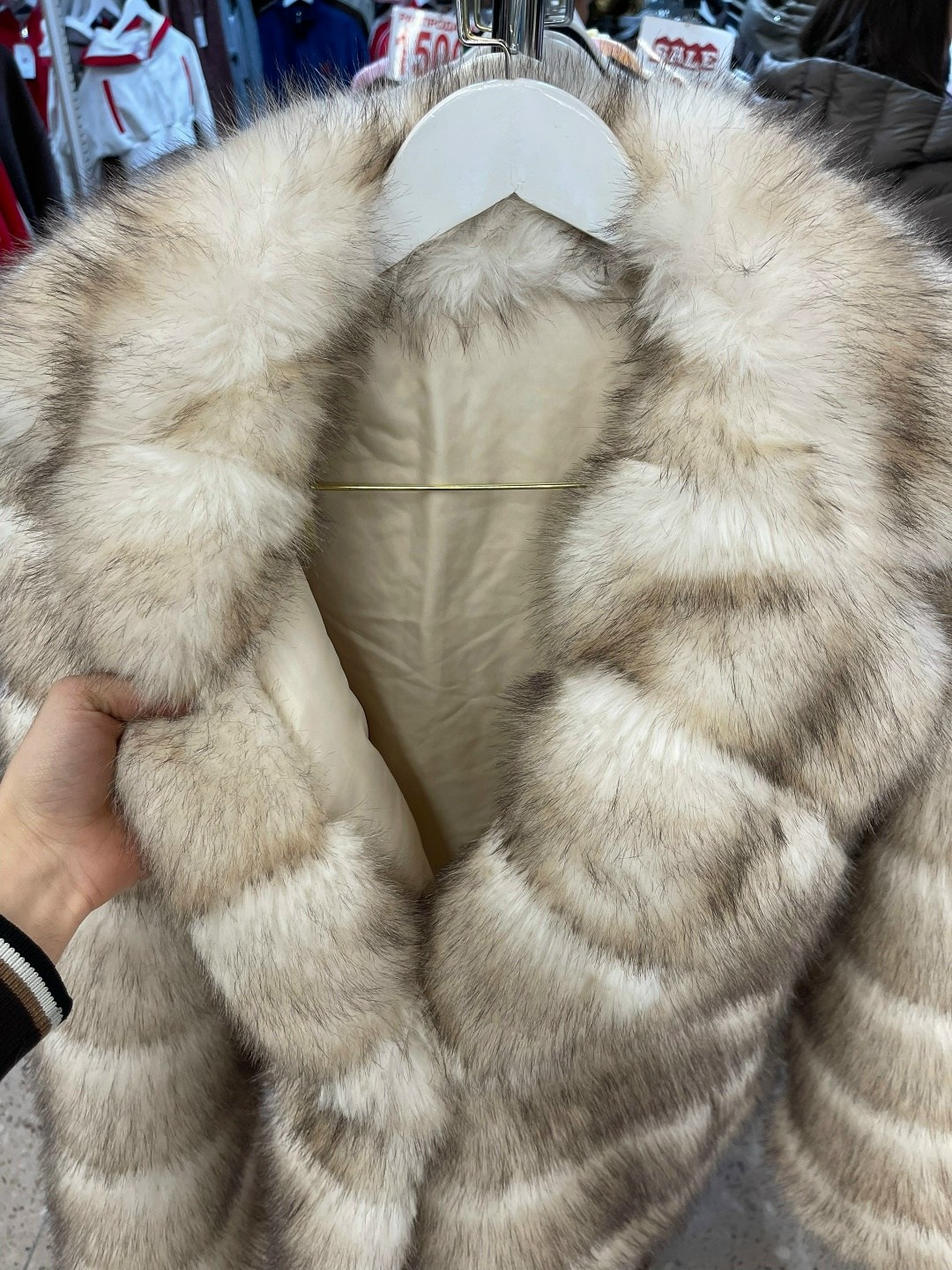 шуба из куницы,короткие шубы из куницы,шуба из соболя,женская шуба поперечка из меха куницы,короткая шуба из куницы с английским воротником