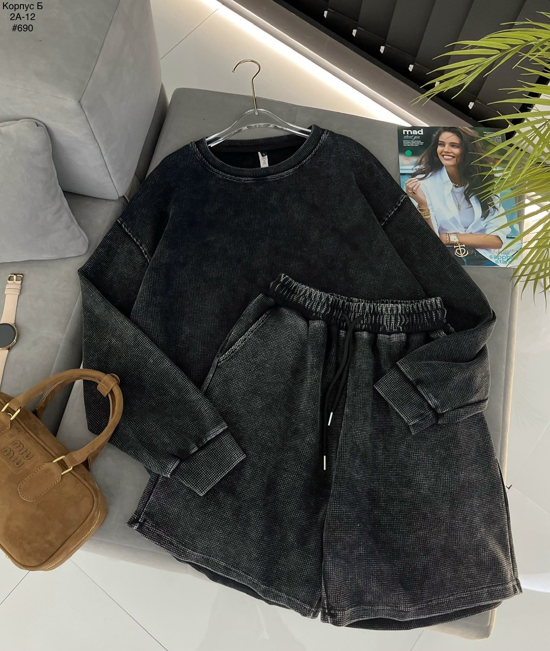 трикотажные костюмы,свитер бежевый,свитер с круглым вырезом,трикотажный