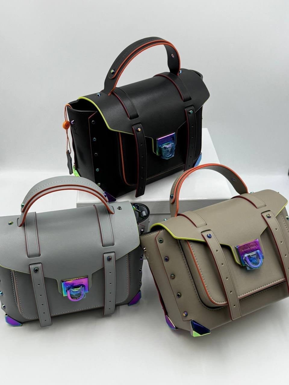 сумка,кожаная сумка-портфель michael kors manhattan средней контрастной отделки,сумка michael kors manhattan,женская сумка michael kors manhattan,сумка michael kors