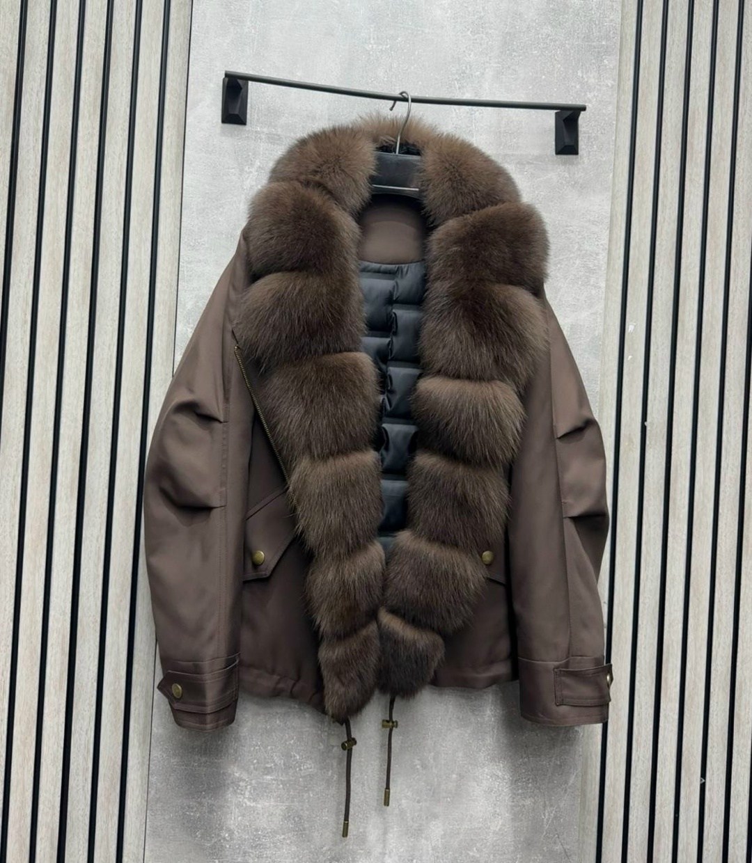 куртка - пуховик с мехом песца city furs,куртка с натуральным мехом,коричневая укороченная парка с меховым воротником,женский пуховик,пуховик с мехом