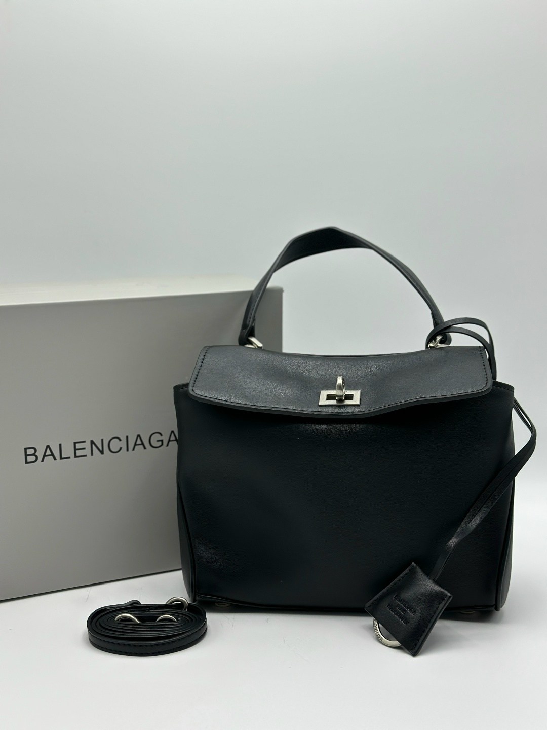 сумка balenciaga натуральная кожа 35-24 см,сумка balenciaga,сумка женская balenciaga,сумка balenciaga rodeo,женская сумка rodeo balenciaga