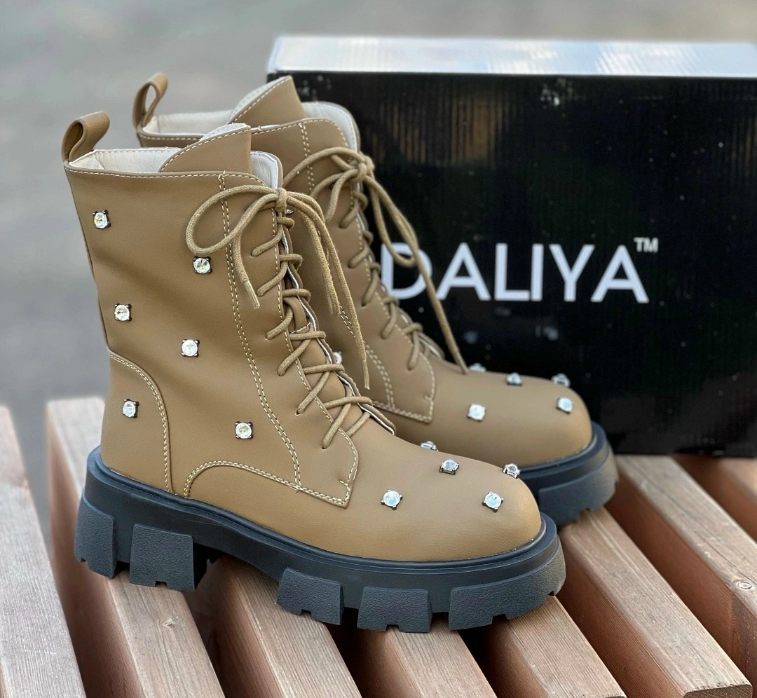 ,ботинки женские,ботинки модные,женская ,бежевые ботинки