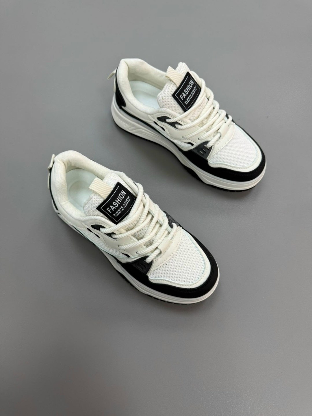 кроссовки женскиe,кроссовки модные,,модные женские кроссовки,спортивная