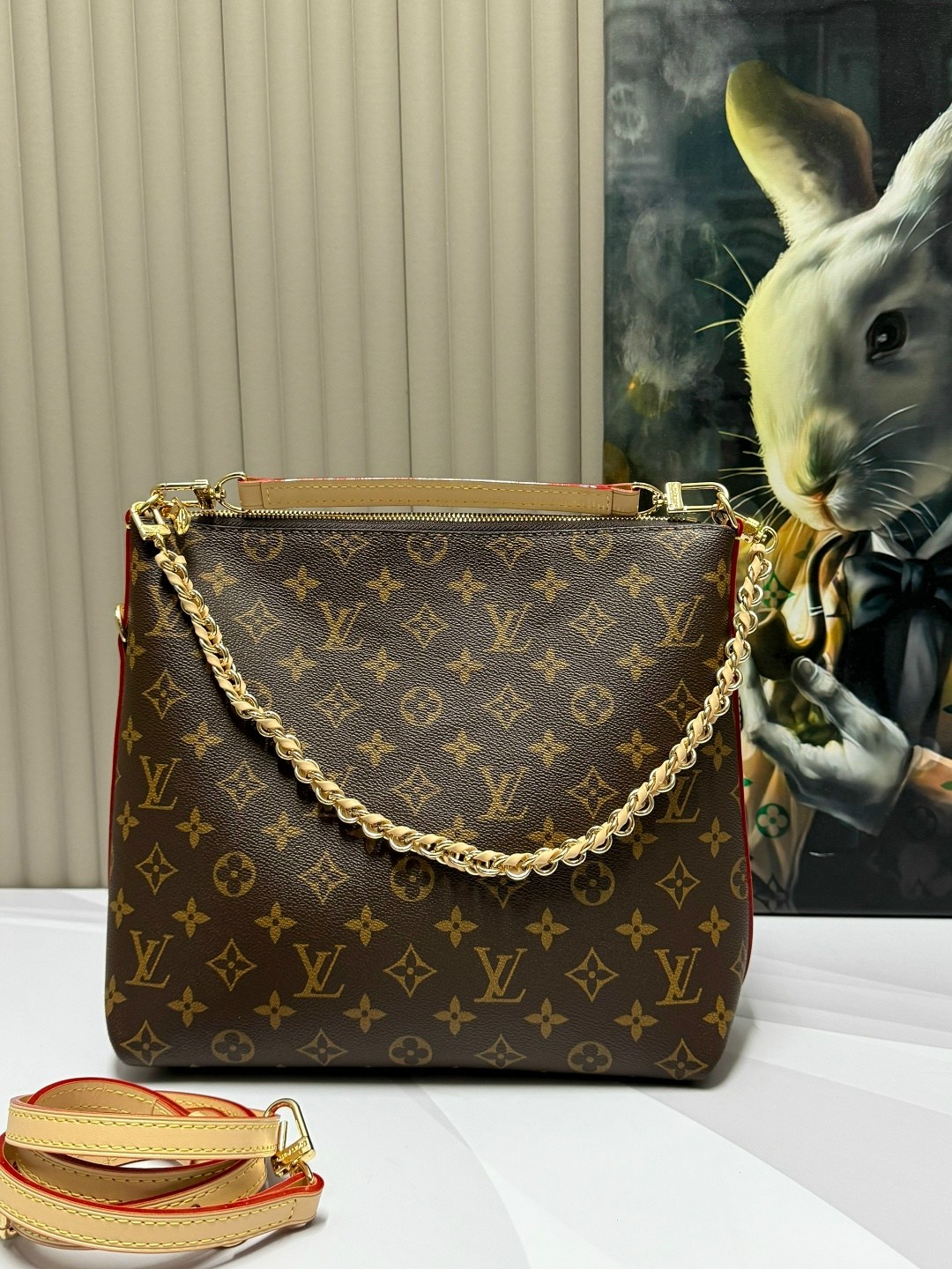 сумка louis vuitton,louis vuitton сумка на плечо,louis vuitton женская сумка,сумка louis vuitton c тканевым ремнем и косметичкой,сумка с цепочкой