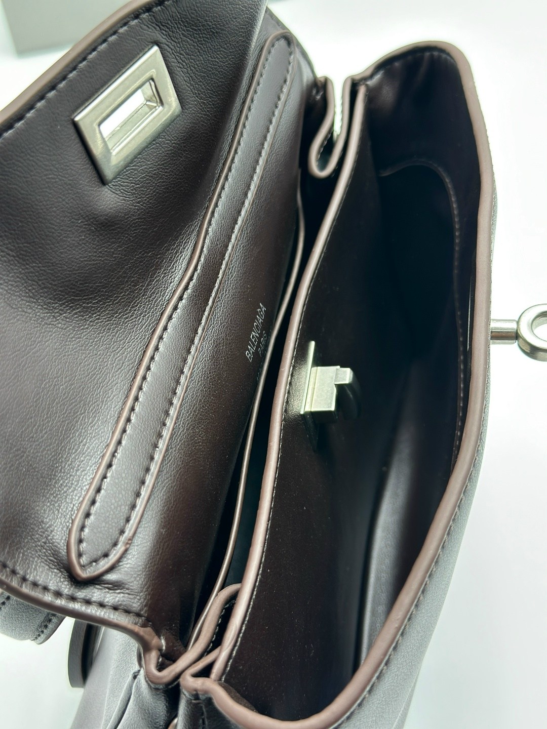 сумка balenciaga натуральная кожа 35-24 см,сумка balenciaga,сумка женская balenciaga,сумка balenciaga rodeo,женская сумка rodeo balenciaga