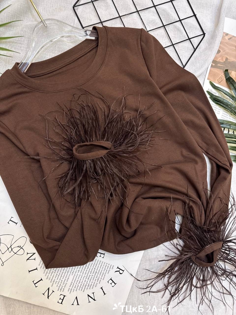 кофта с перьями страуса,кофта с перьями,блузка с перьями,блуза с перьями,женская футболка с перьями страуса