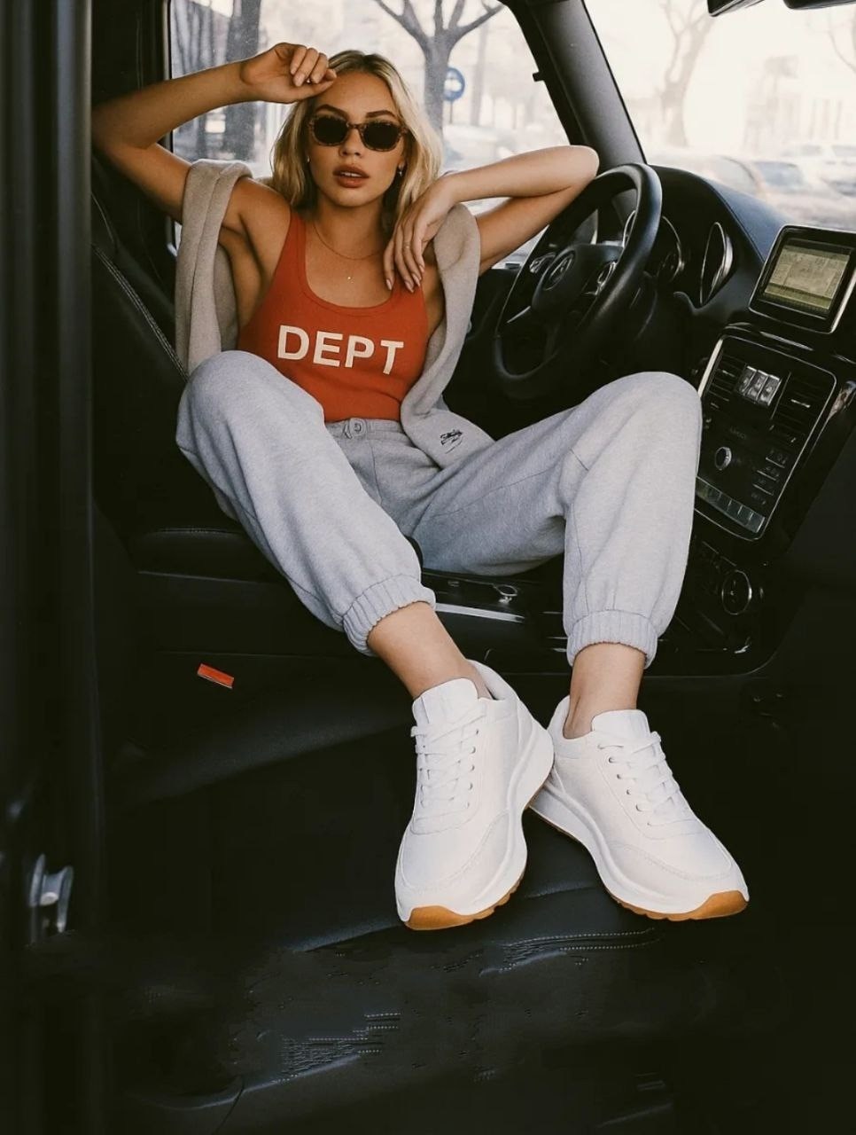 образ с кроссовками,стиль и мода,мода для девушек,мода модная