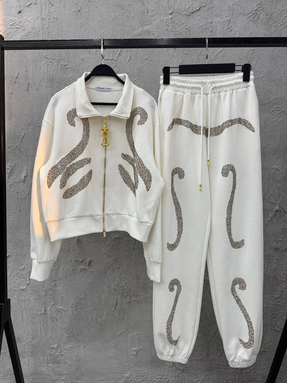 спортивные костюмы женские,костюм спортивный,костюм стильный,луи виттон костюм спортивный женский,костюм белый