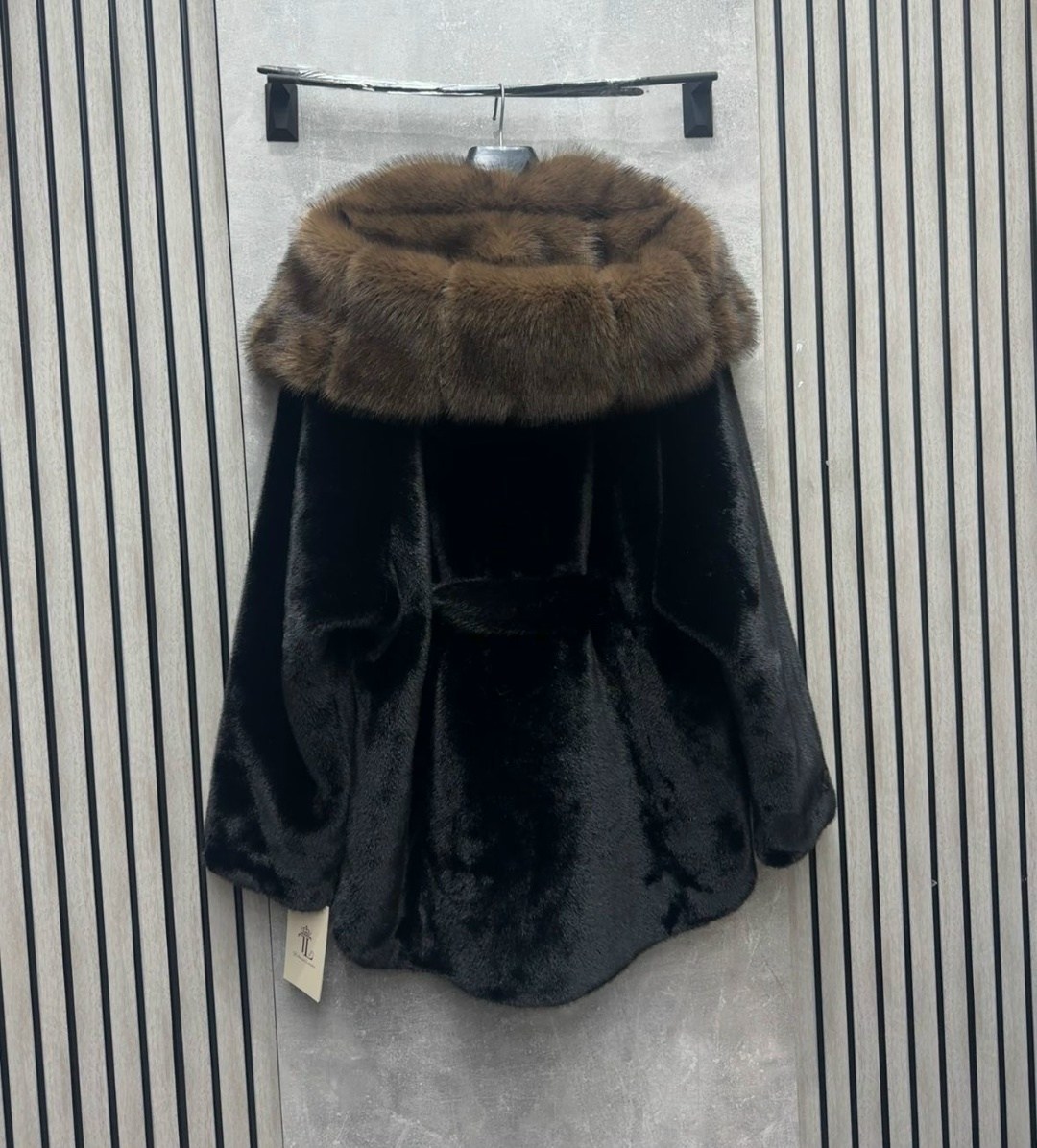 норковая шуба с капюшоном из меха куницы,норковая шуба с капюшоном из меха куницы 30481 (чёрный),женская шуба из премиального меха,женская норковая шуба,норковая шуба с капюшоном из меха куницы 30480