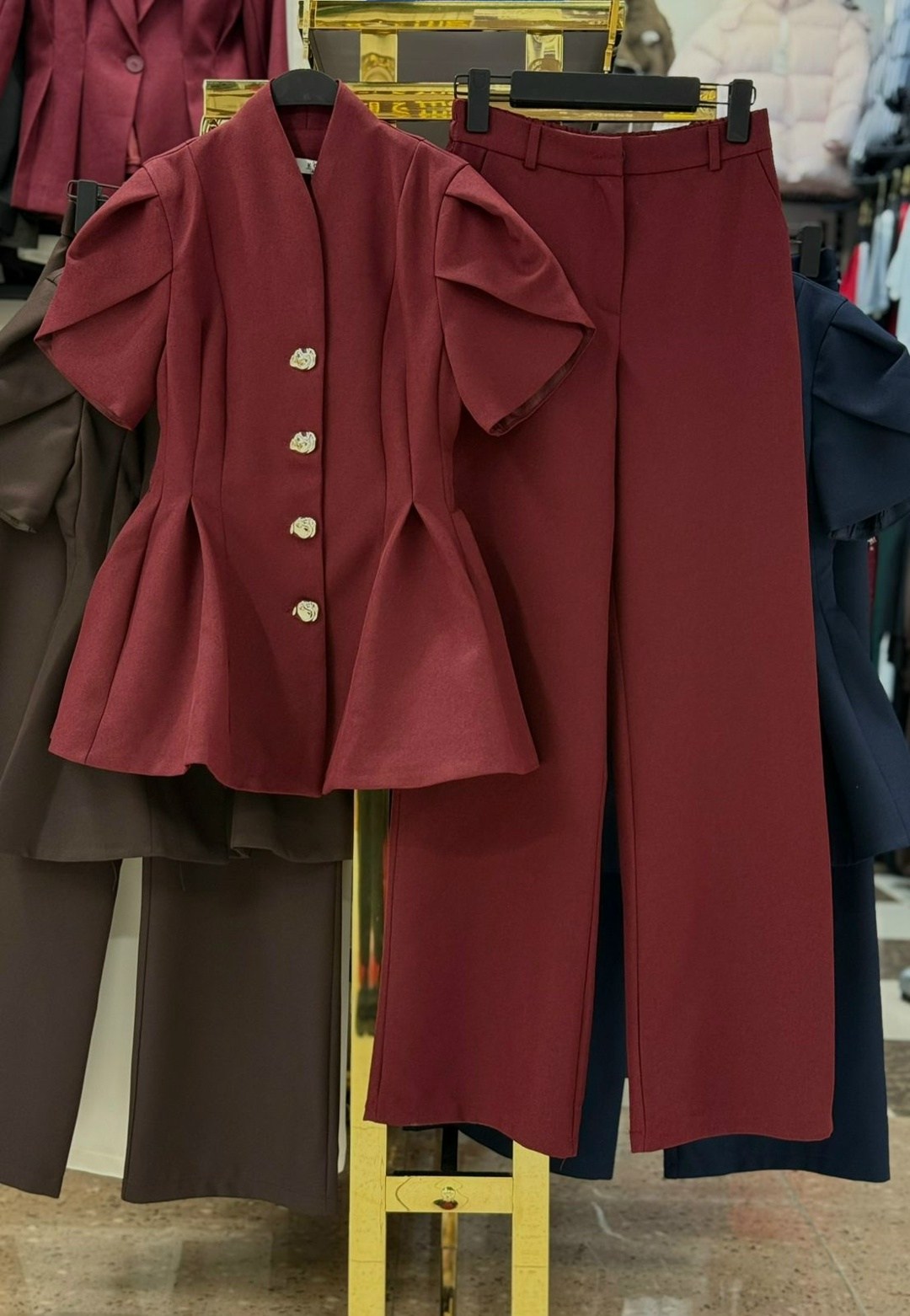 брючный костюм,деловой костюм женский,женский брючный костюм,брючный костюм элегантный,белые костюмы