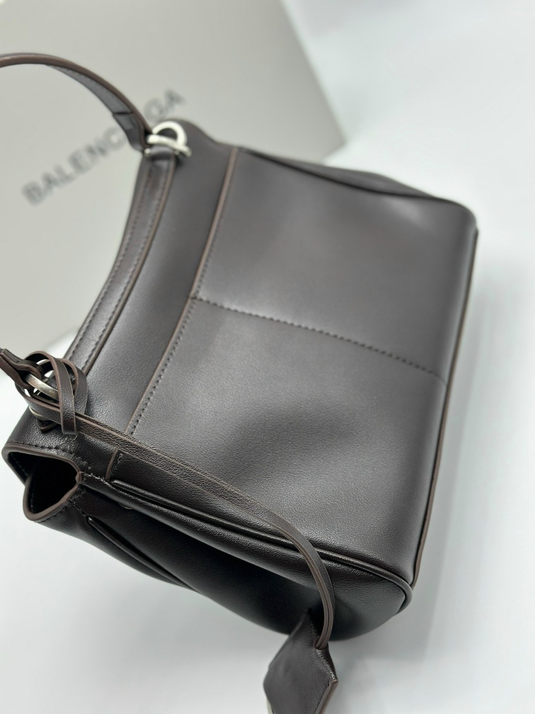 сумка balenciaga натуральная кожа 35-24 см,сумка balenciaga,сумка женская balenciaga,сумка balenciaga rodeo,женская сумка rodeo balenciaga