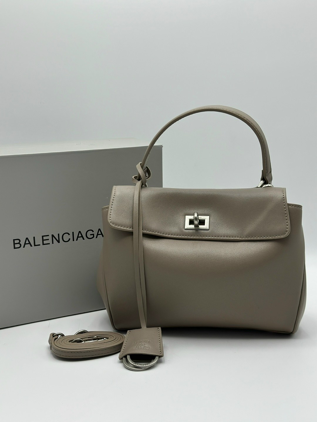 сумка balenciaga натуральная кожа 35-24 см,сумка balenciaga,сумка женская balenciaga,сумка balenciaga rodeo,женская сумка rodeo balenciaga