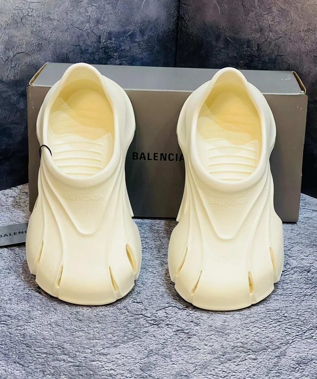 шлепанцы balenciaga,тапки balenciaga,сандалии balenciaga,тапочки balenciaga,шлепанцы баленсиага