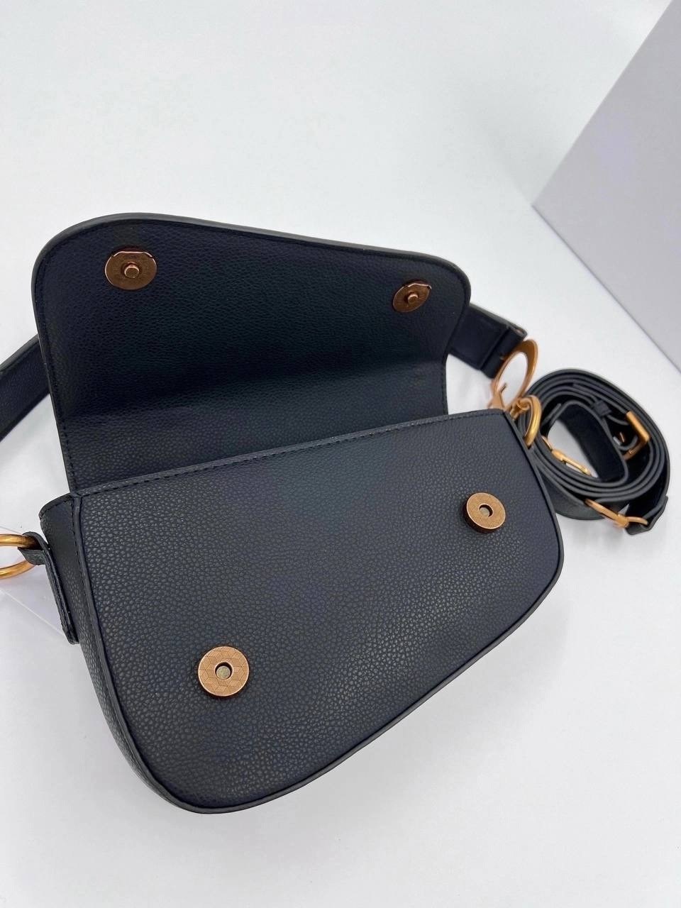 сумка guess седло,сумка женская guess,сумка guess через плечо,сумка седло guess через плечо,сумка на плечо guess