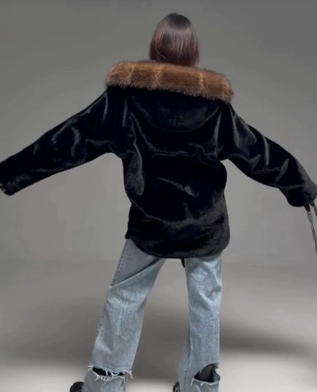 норковая шуба с капюшоном из меха куницы,норковая шуба с капюшоном из меха куницы 30481 (чёрный),женская шуба из премиального меха,женская норковая шуба,норковая шуба с капюшоном из меха куницы 30480