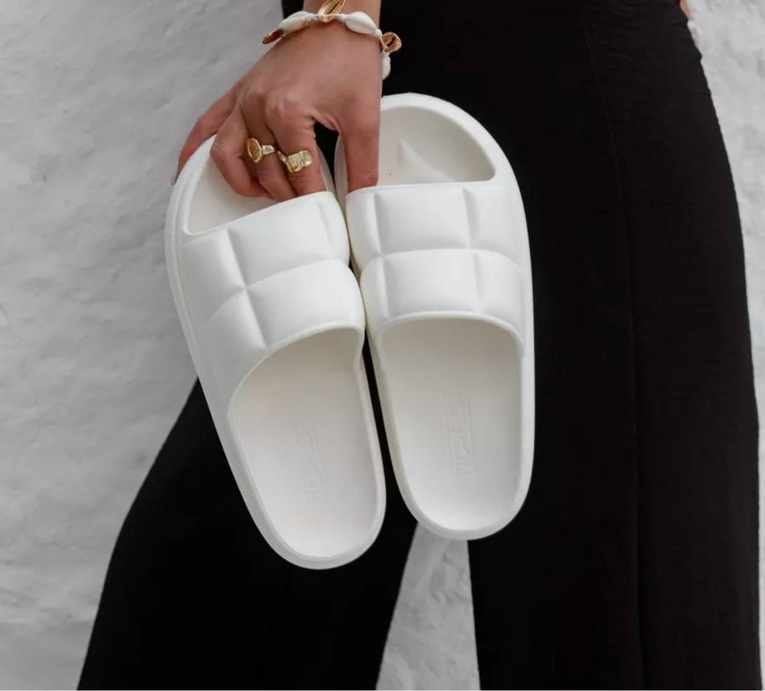 шлепки женские,шлепанцы женские,дутые шлепки женские,женские тапки,пляжные женские шлепанцы