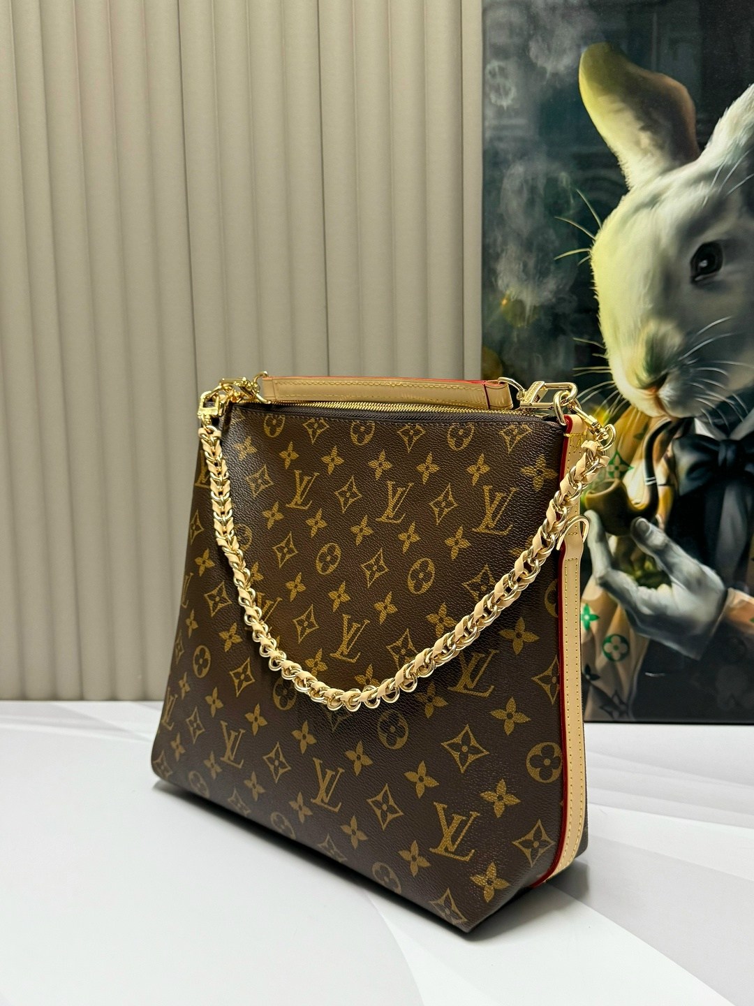 сумка louis vuitton,louis vuitton сумка на плечо,louis vuitton женская сумка,сумка louis vuitton c тканевым ремнем и косметичкой,сумка с цепочкой
