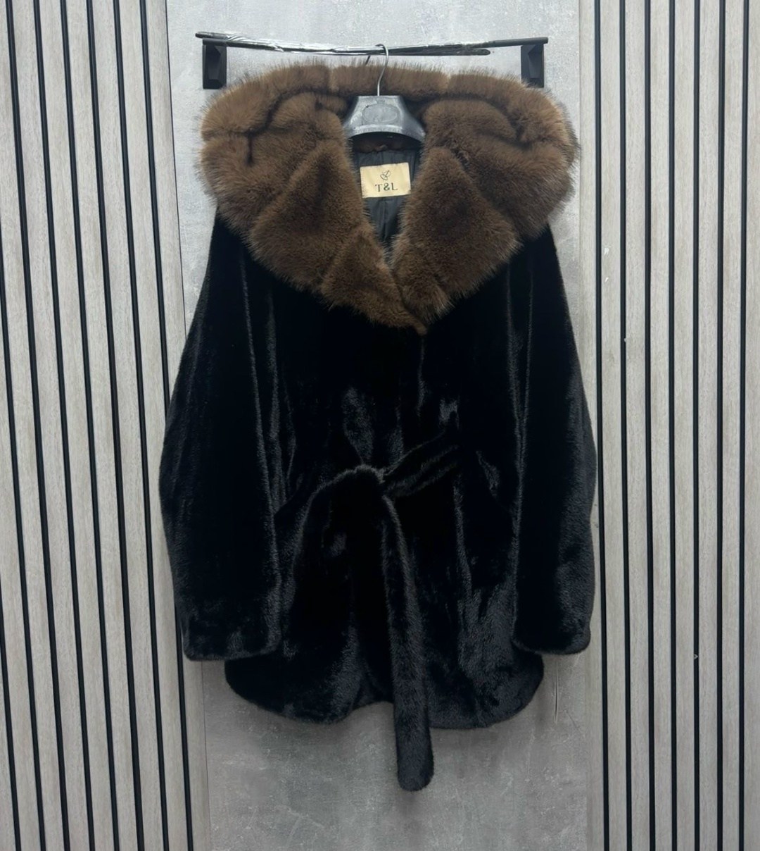 норковая шуба с капюшоном из меха куницы,норковая шуба с капюшоном из меха куницы 30481 (чёрный),женская шуба из премиального меха,женская норковая шуба,норковая шуба с капюшоном из меха куницы 30480