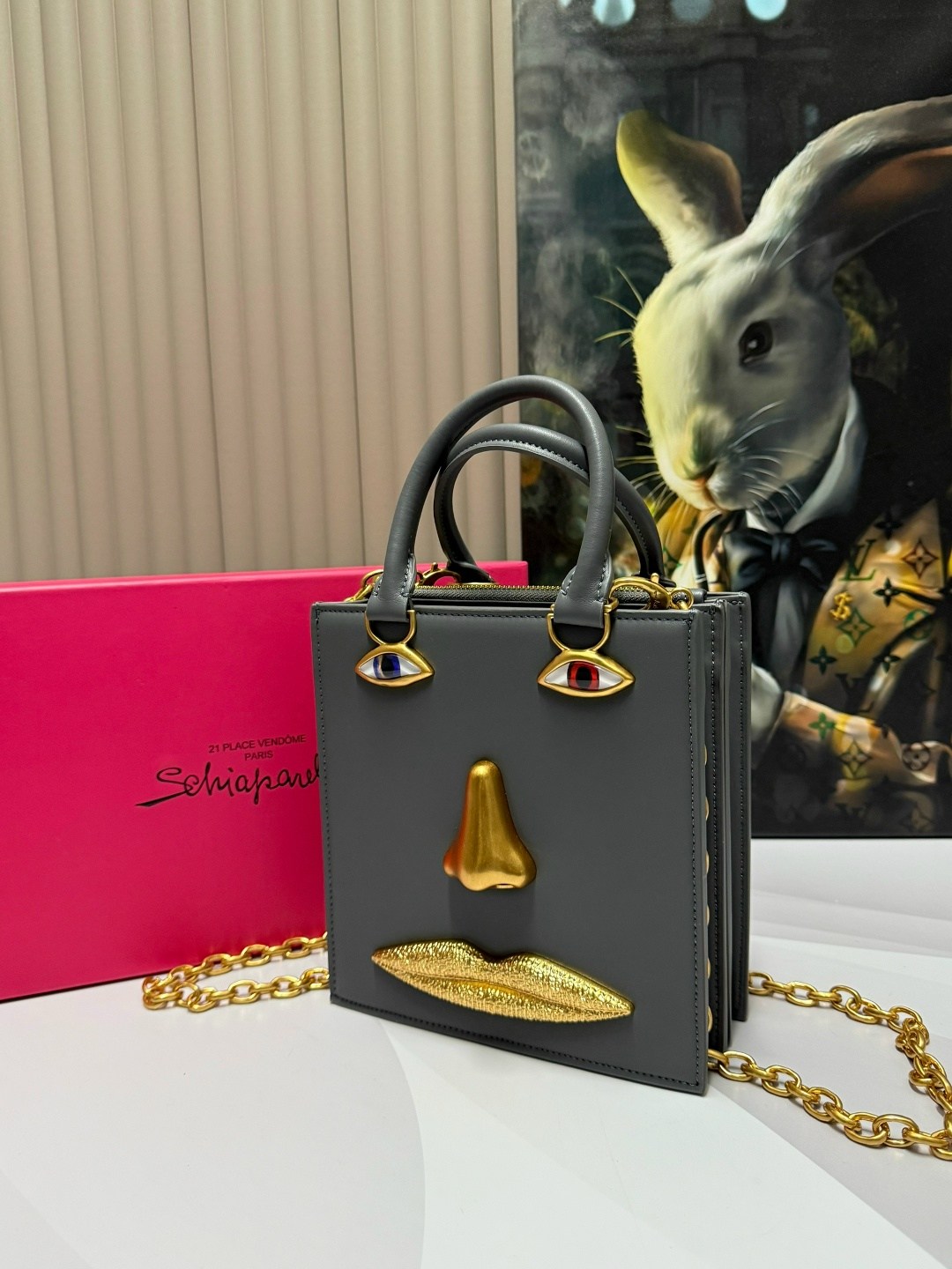 сумка-тоут schiaparelli,сумка schiaparelli,сумка женская schiaparelli,бархатная сумка для глаз schiaparelli premium sense demon,сумка schiaparelli натуральная кожа