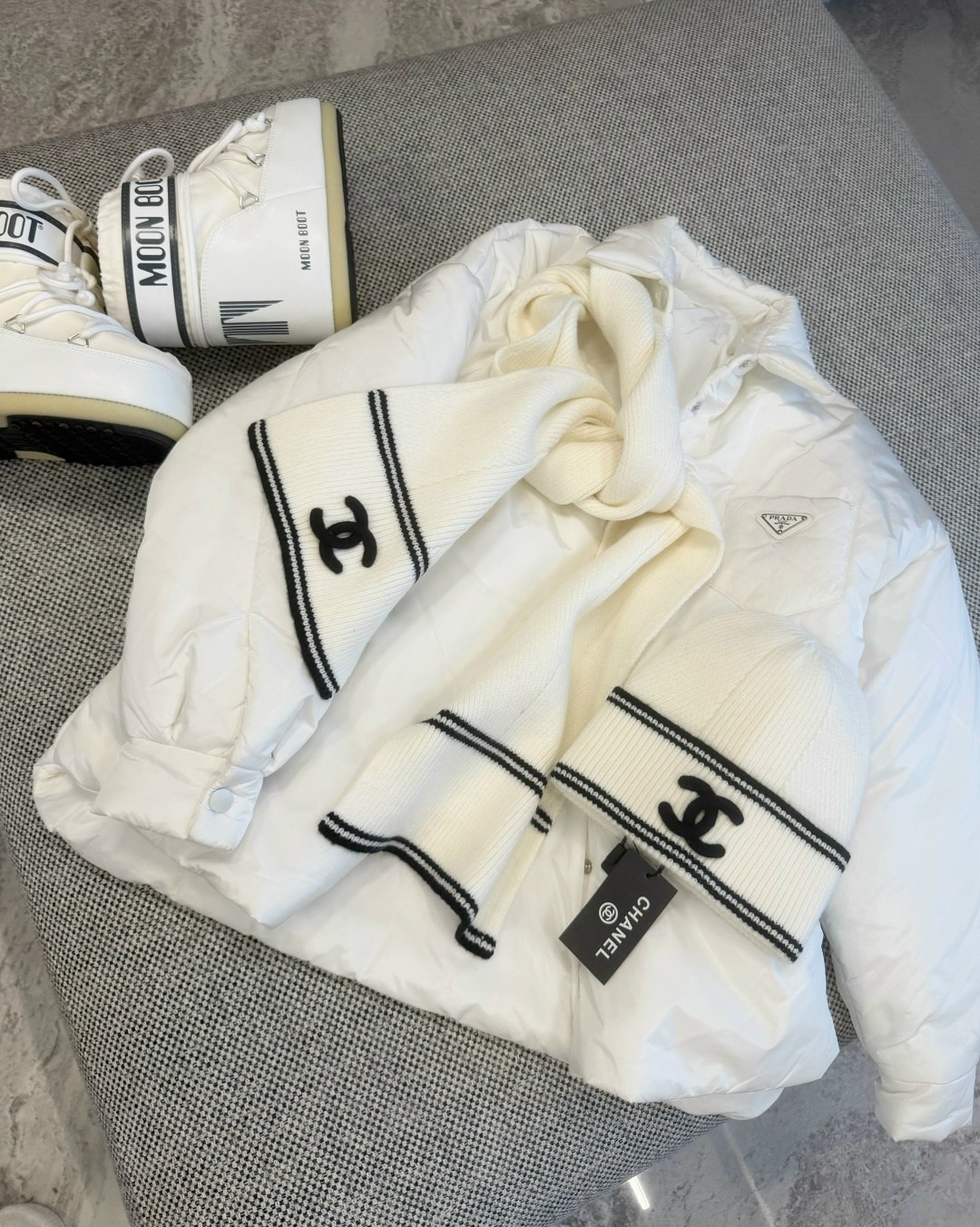 зимний стиль одежды,кэжуал зимние наряды,образ с белым пуховиком,зимняя куртка,женская зимняя куртка