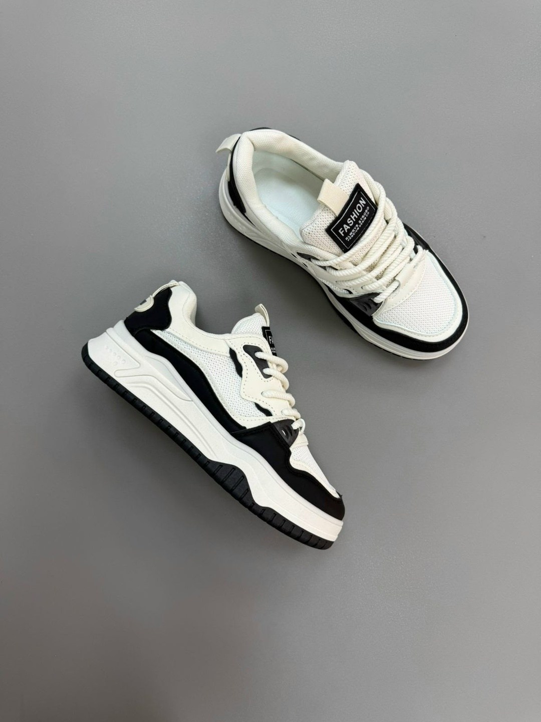 кроссовки женскиe,кроссовки модные,,модные женские кроссовки,спортивная