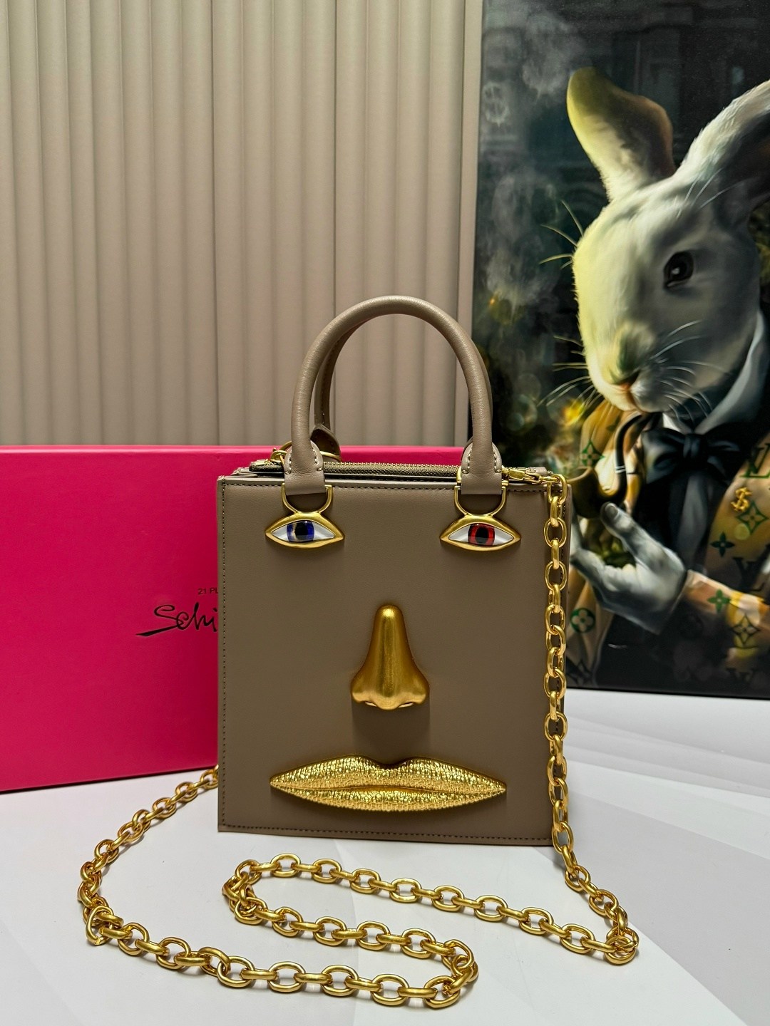 сумка-тоут schiaparelli,сумка schiaparelli,сумка женская schiaparelli,бархатная сумка для глаз schiaparelli premium sense demon,сумка schiaparelli натуральная кожа