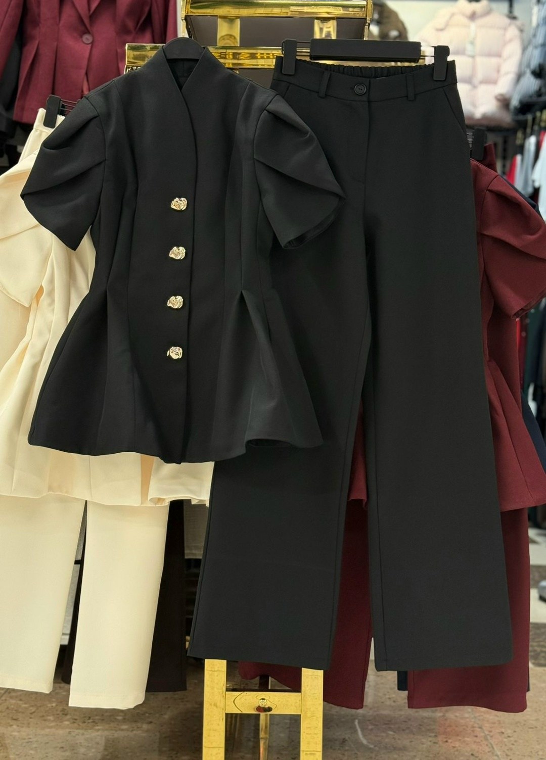 брючный костюм,деловой костюм женский,женский брючный костюм,брючный костюм элегантный,белые костюмы