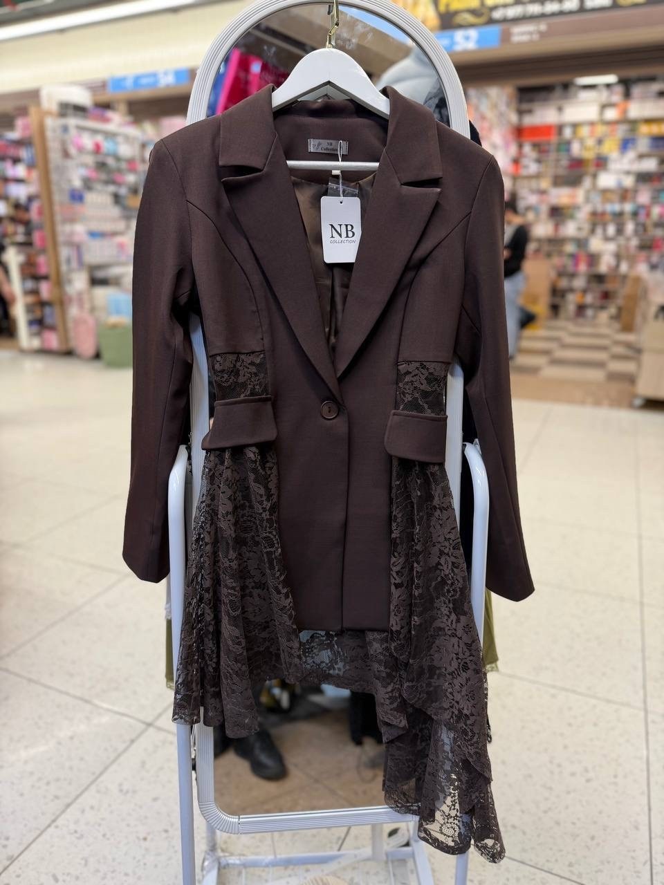 жакет с кружевом,женский дизайнерский костюм элегантный кружевной блейзер и брюки-клеш,пиджак кружево,жакет с кружевной баской,костюм