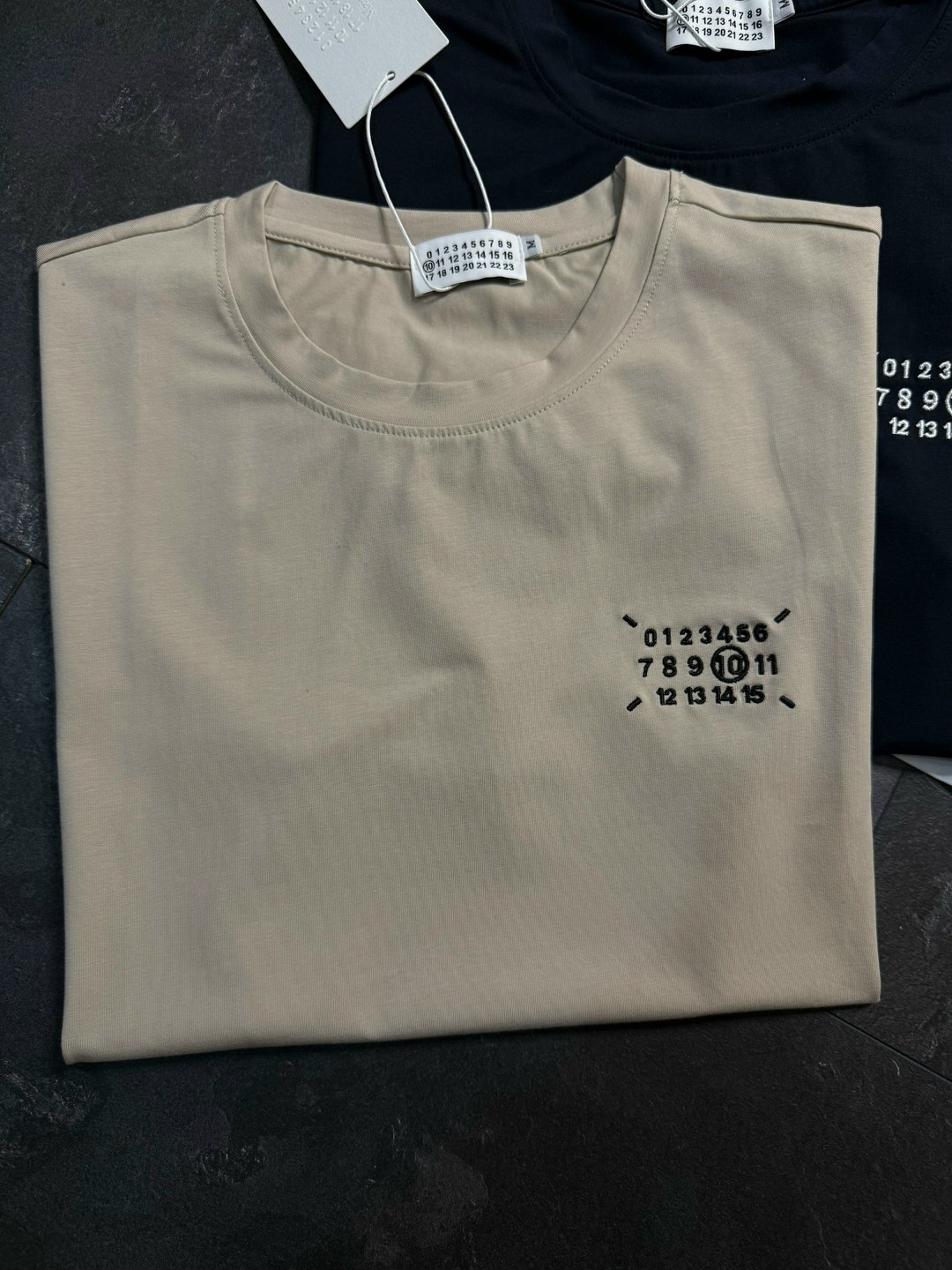 футболки мужские,футболка,бежевая футболка,футболка с принтом,футболка песочного цвета