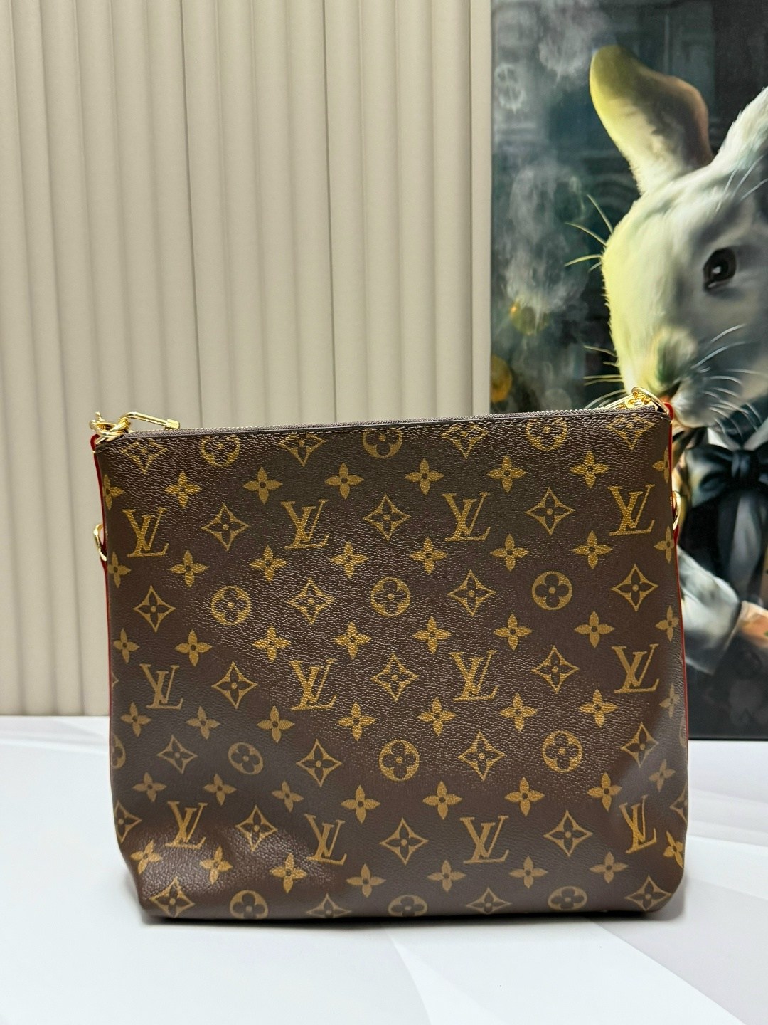 сумка louis vuitton,louis vuitton сумка на плечо,louis vuitton женская сумка,сумка louis vuitton c тканевым ремнем и косметичкой,сумка с цепочкой