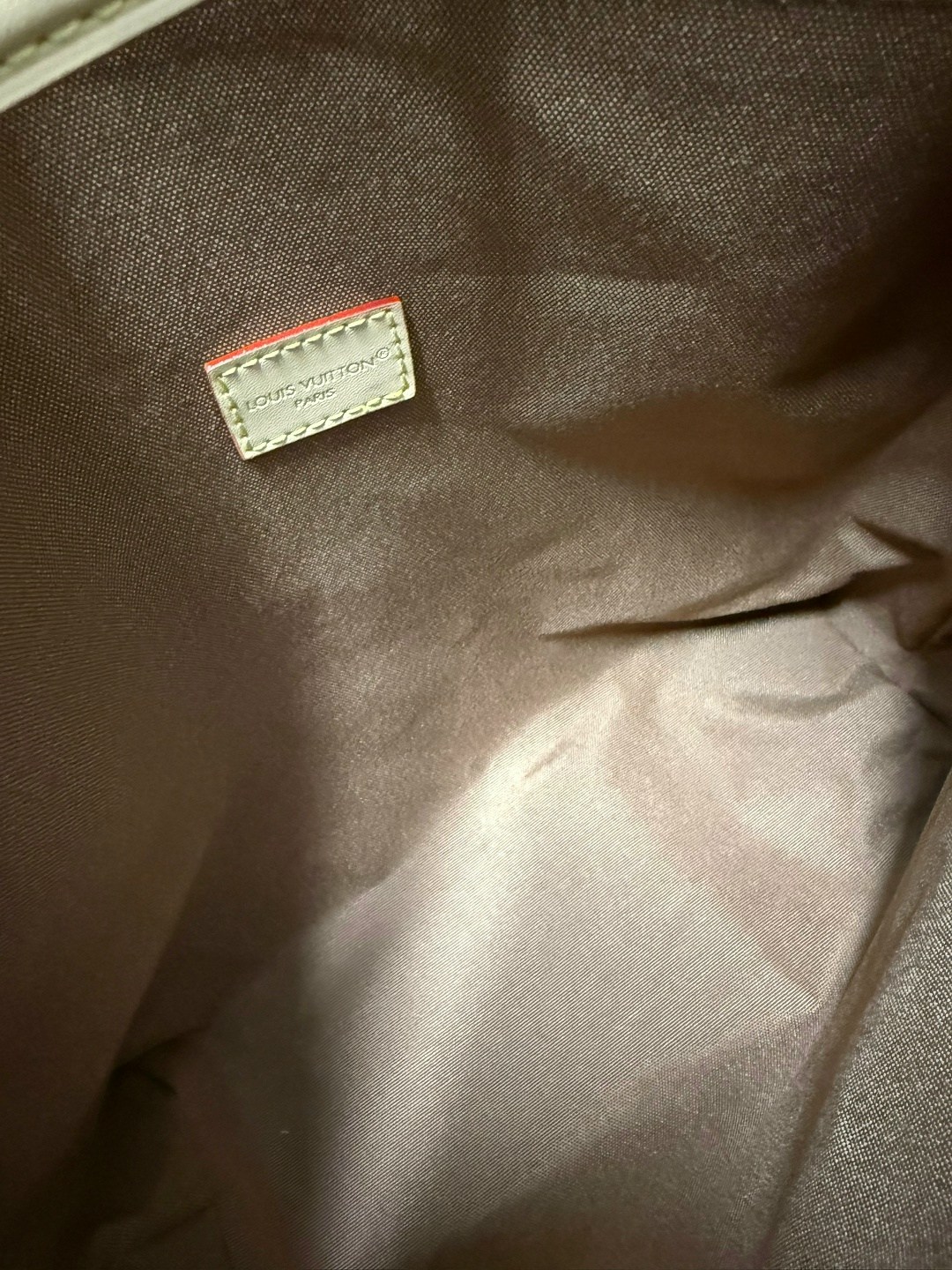 сумка louis vuitton,louis vuitton сумка на плечо,louis vuitton женская сумка,сумка louis vuitton c тканевым ремнем и косметичкой,сумка с цепочкой