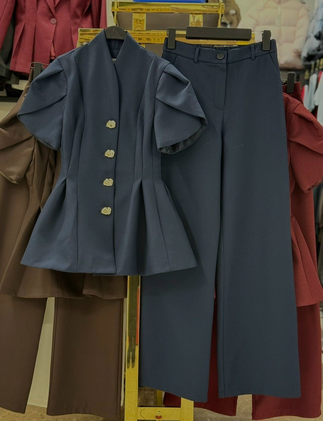 брючный костюм,деловой костюм женский,женский брючный костюм,брючный костюм элегантный,белые костюмы