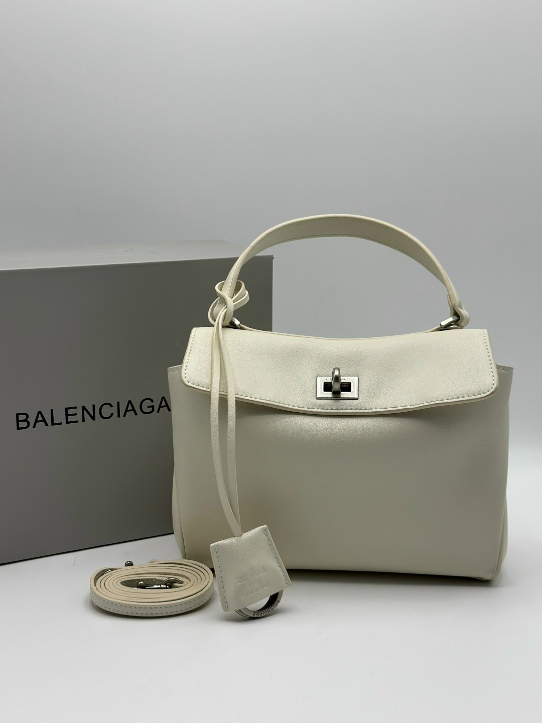 сумка balenciaga натуральная кожа 35-24 см,сумка balenciaga,сумка женская balenciaga,сумка balenciaga rodeo,женская сумка rodeo balenciaga