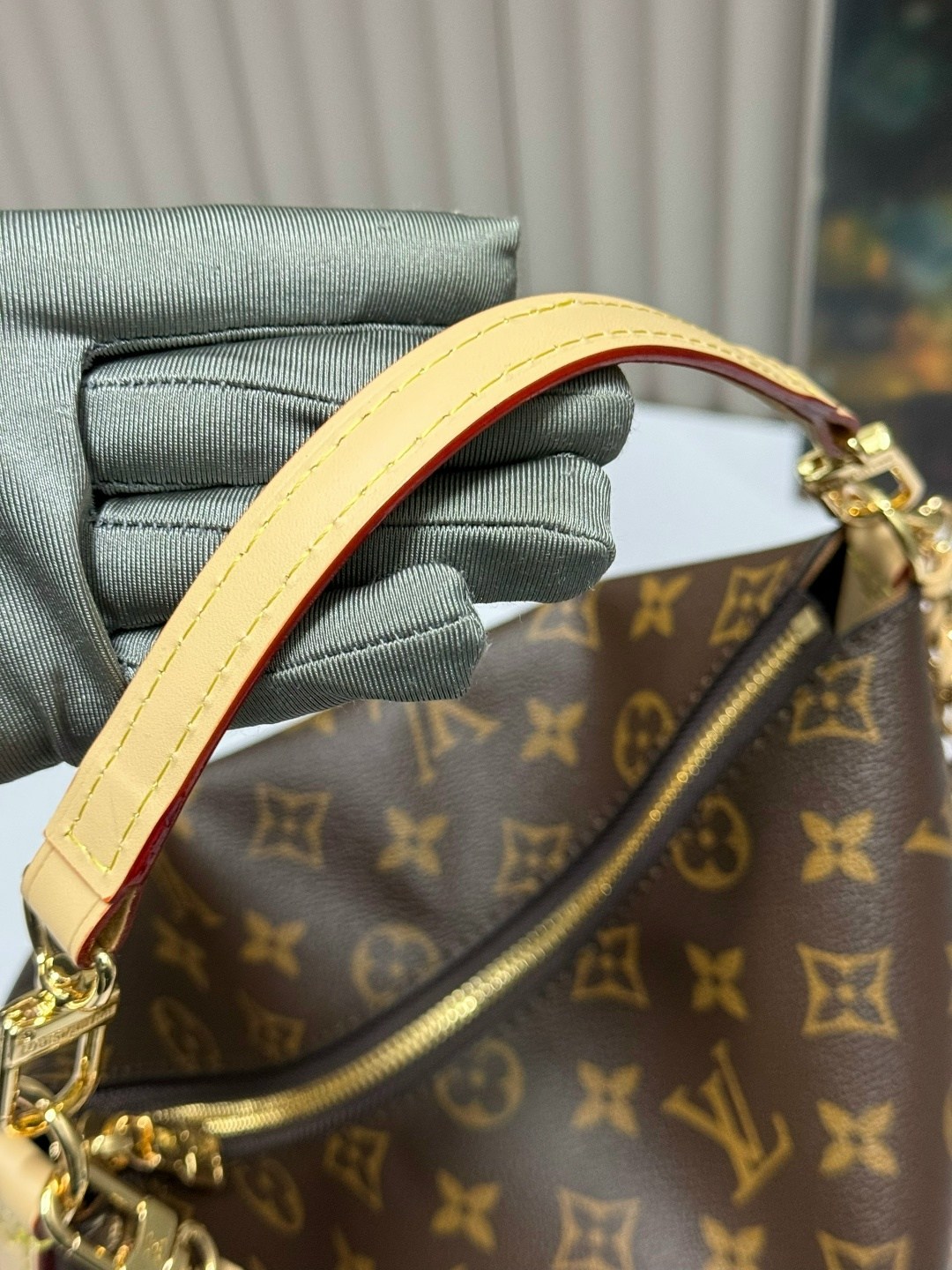 сумка louis vuitton,louis vuitton сумка на плечо,louis vuitton женская сумка,сумка louis vuitton c тканевым ремнем и косметичкой,сумка с цепочкой