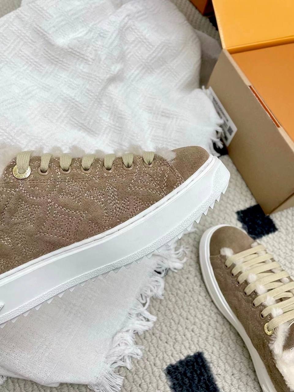 кеды louis vuitton time out зимние бежевые,кроссовки женские louis vuitton,,louis vuitton зимние кроссовки,бежевые кроссовки луи виттон