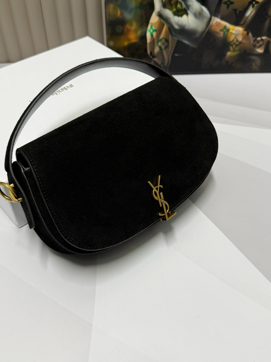 yves saint laurent сумка,сумка saint laurent,сумка yves saint laurent из натуральной замши,yves saint laurent женская чёрная замшевая сумка 25x13 см,замшевая сумка