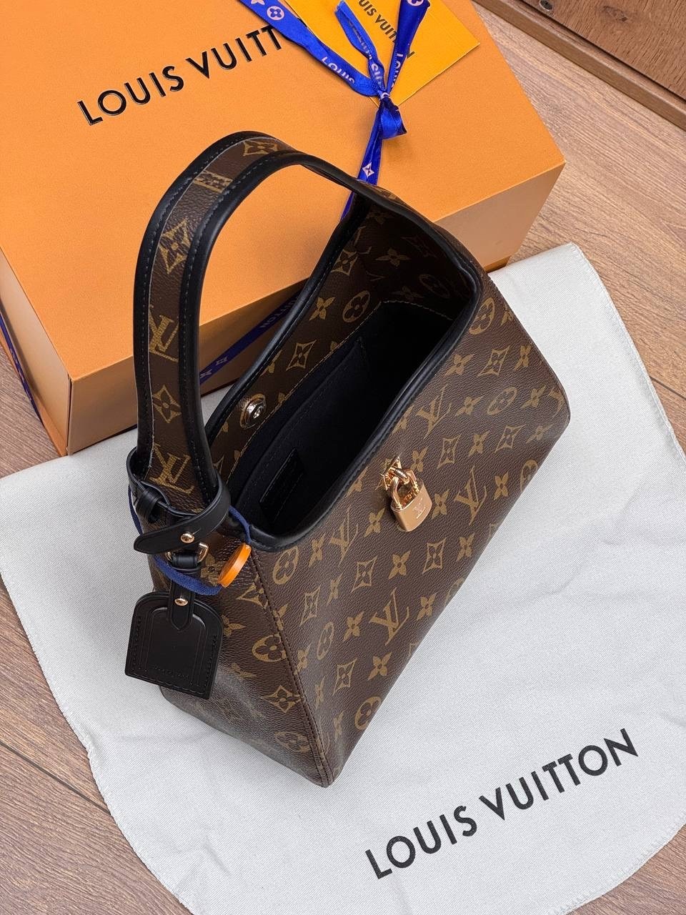 сумка на плечо louis vuitton,louis vuitton сумка,сумка луи виттон,сумочка луи виттон,сумка луи виттон женская
