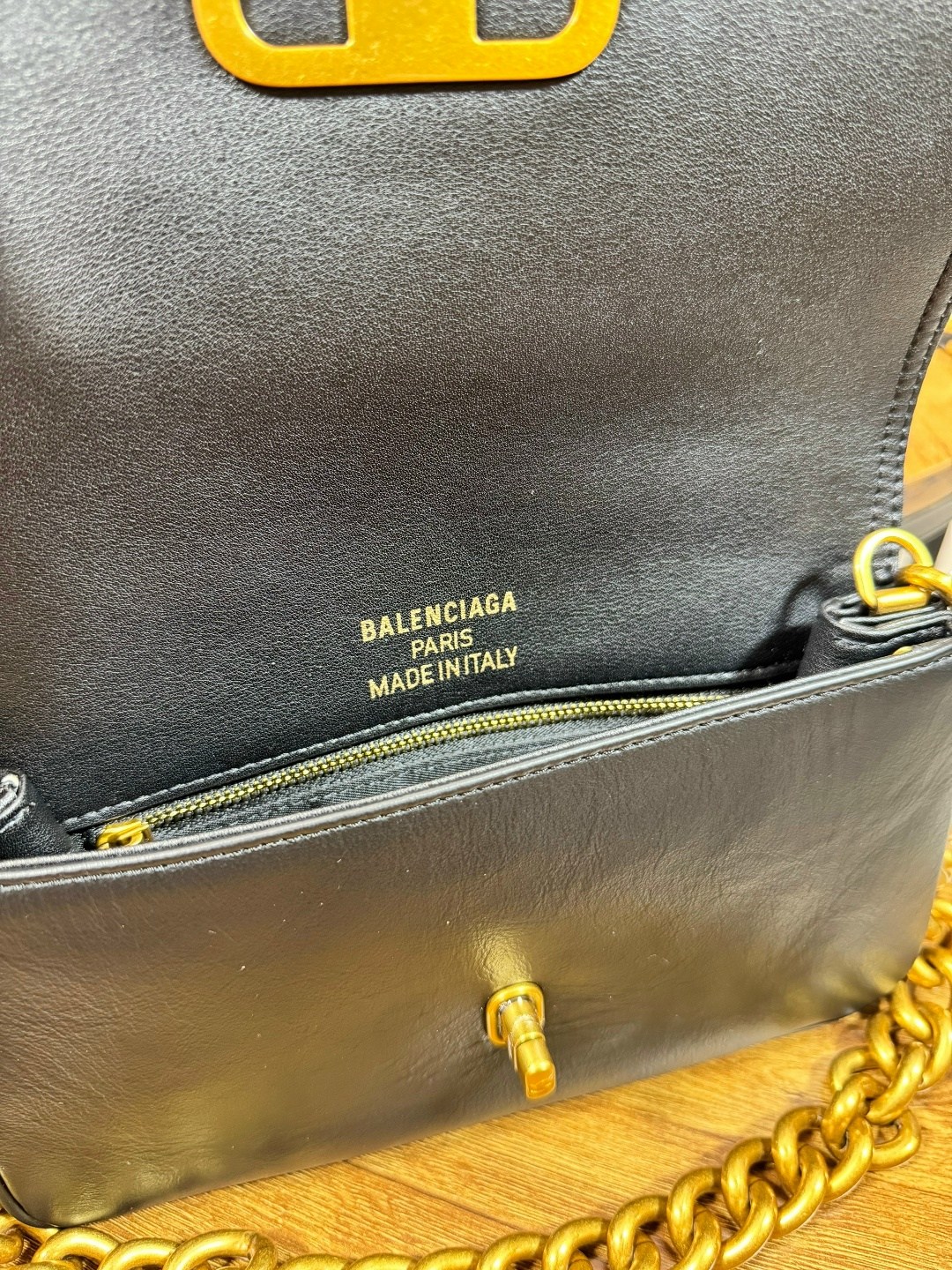 balenciaga сумка,сумка женская balenciaga,большая сумка через плечо через цепочку balenciaga,сумка женская balenciaga натуральная кожа,женская сумка баленсиага
