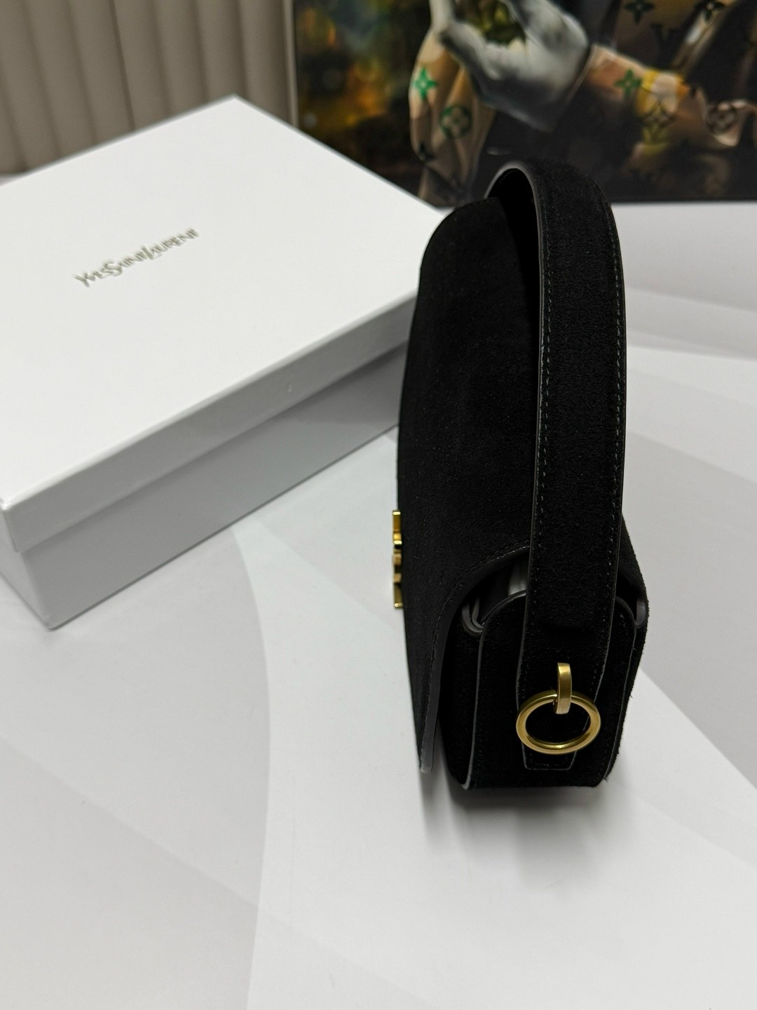 yves saint laurent сумка,сумка saint laurent,сумка yves saint laurent из натуральной замши,yves saint laurent женская чёрная замшевая сумка 25x13 см,замшевая сумка