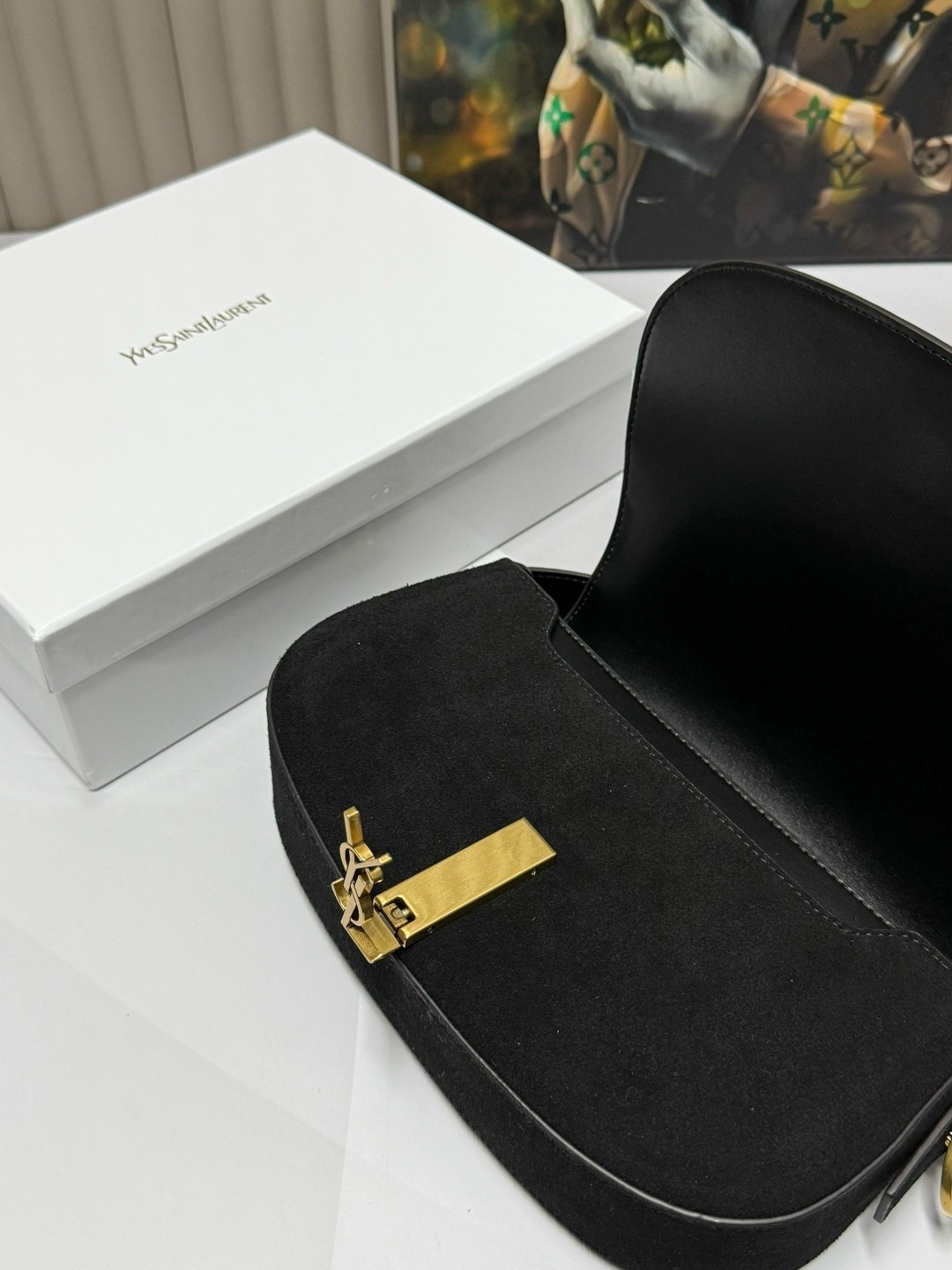 yves saint laurent сумка,сумка saint laurent,сумка yves saint laurent из натуральной замши,yves saint laurent женская чёрная замшевая сумка 25x13 см,замшевая сумка