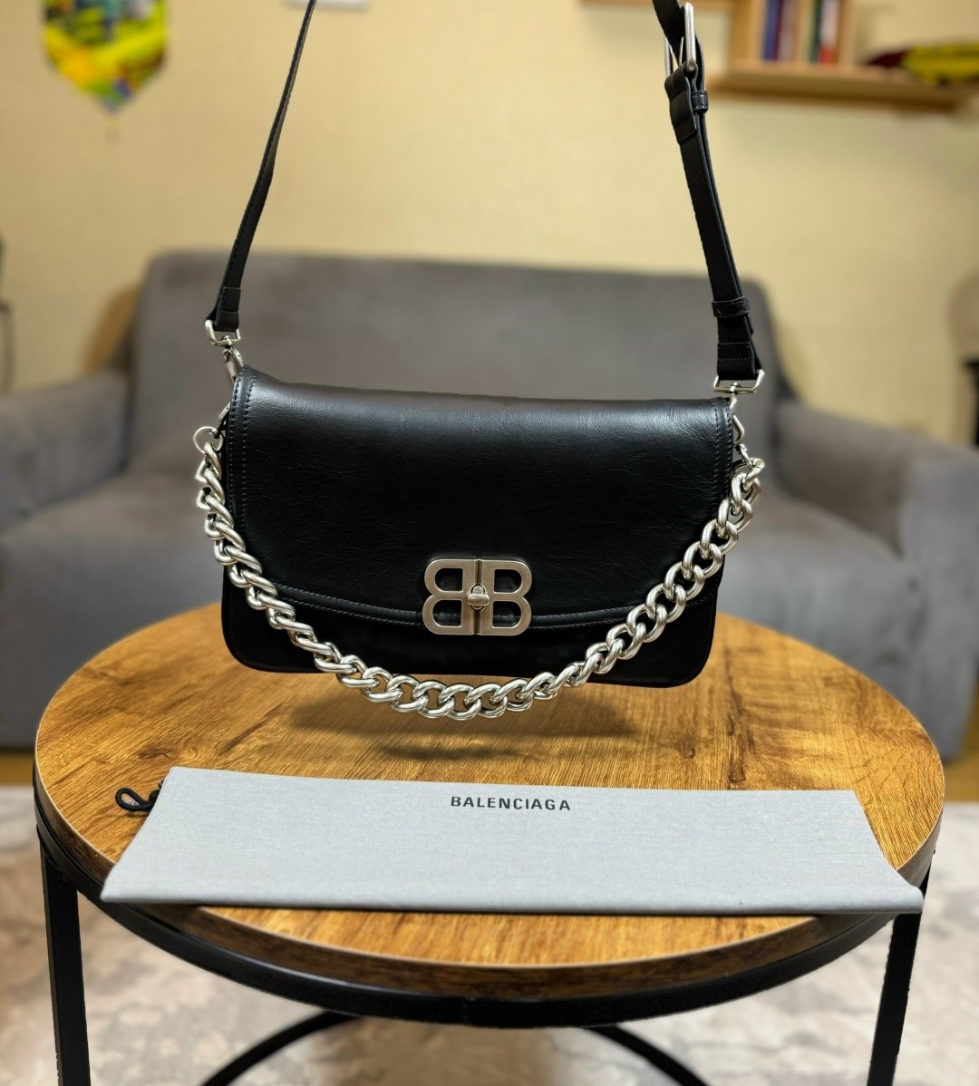 сумка balenciaga,сумка женская balenciaga,большая сумка через плечо через цепочку balenciaga,кожаная сумка balenciaga bb soft flap 23x12 см black / gold,маленькая сумка через плечо через цепочку balen